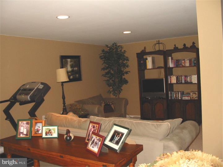 1499 Quaker Ridge West Chester, PA 19380 - Photo 18 of 22 Guest Room