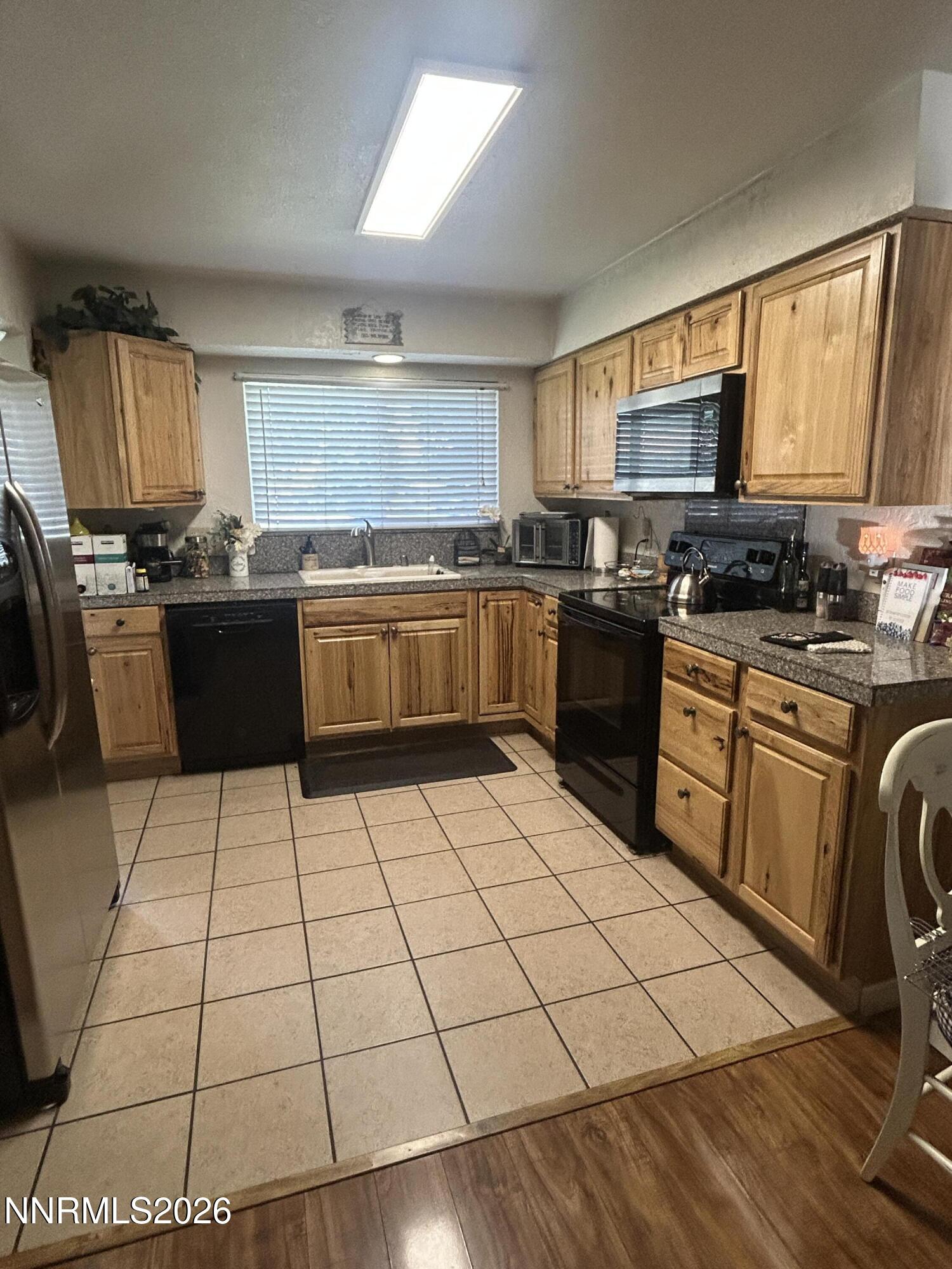 396 Smithridge Park Reno, NV 89502 - Photo 2 of 14 IMG_4414