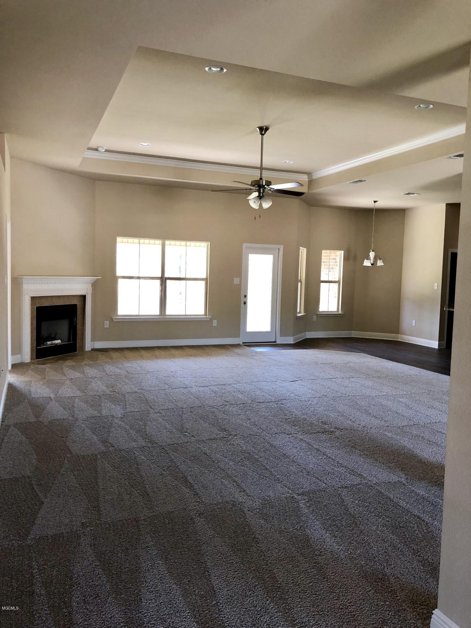 6861 Biddix Evans Road Ocean Springs, MS 39564 - Photo 15 of 50 Large open airy living room