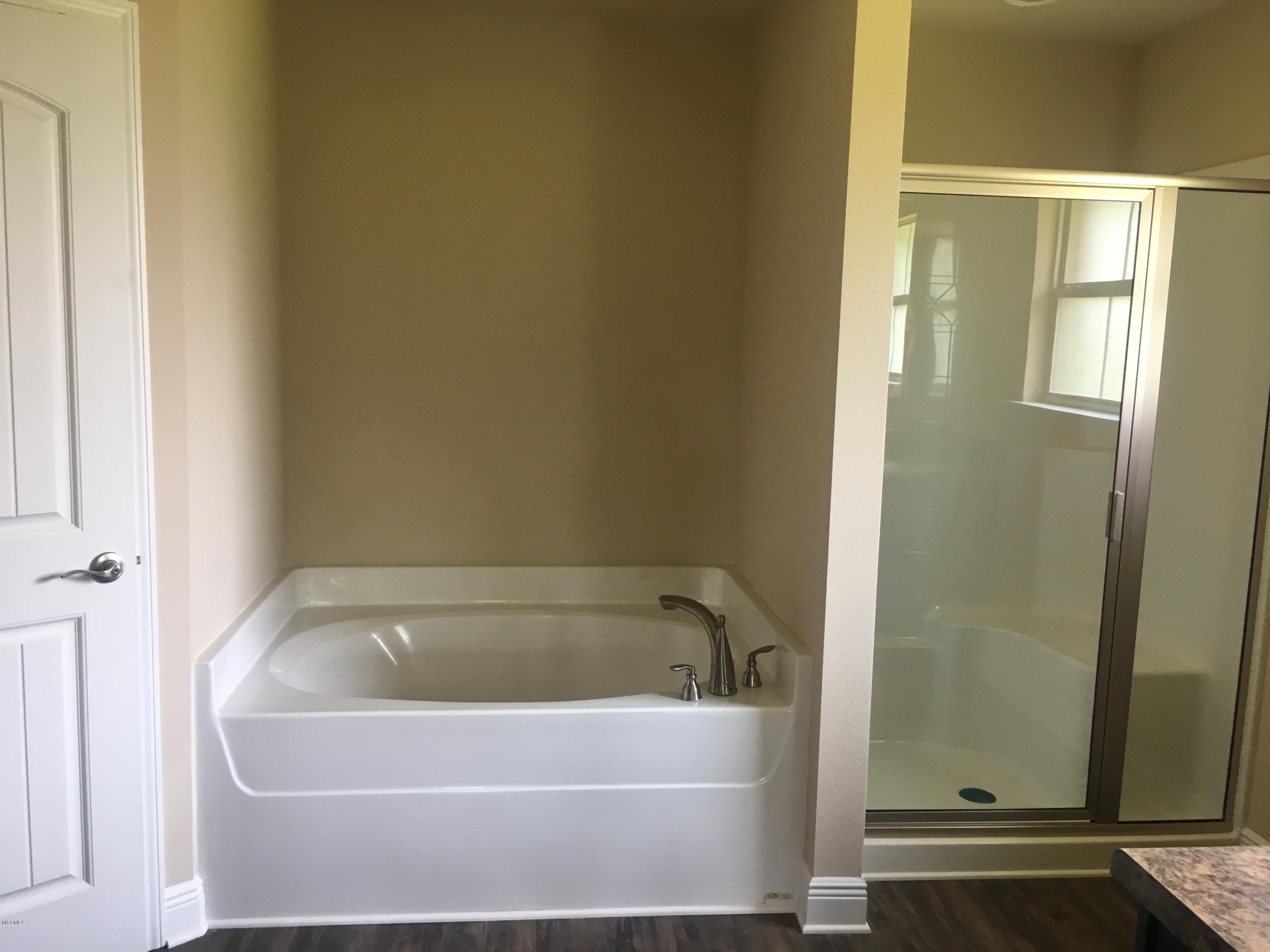 6861 Biddix Evans Road Ocean Springs, MS 39564 - Photo 10 of 50 Large soaking tub