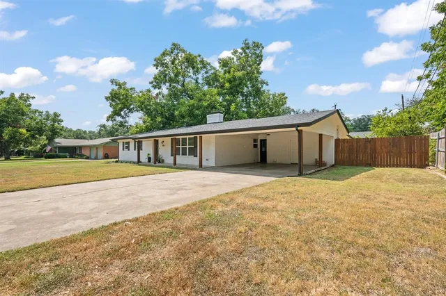 $274,899 | 806 Colonial Drive, Cleburne, TX 76033