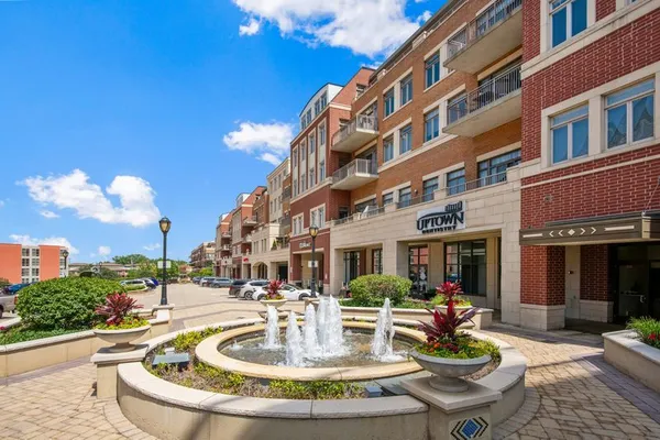 $595,000 | 120 North Northwest Highway, Unit 307, Park Ridge, IL 60068