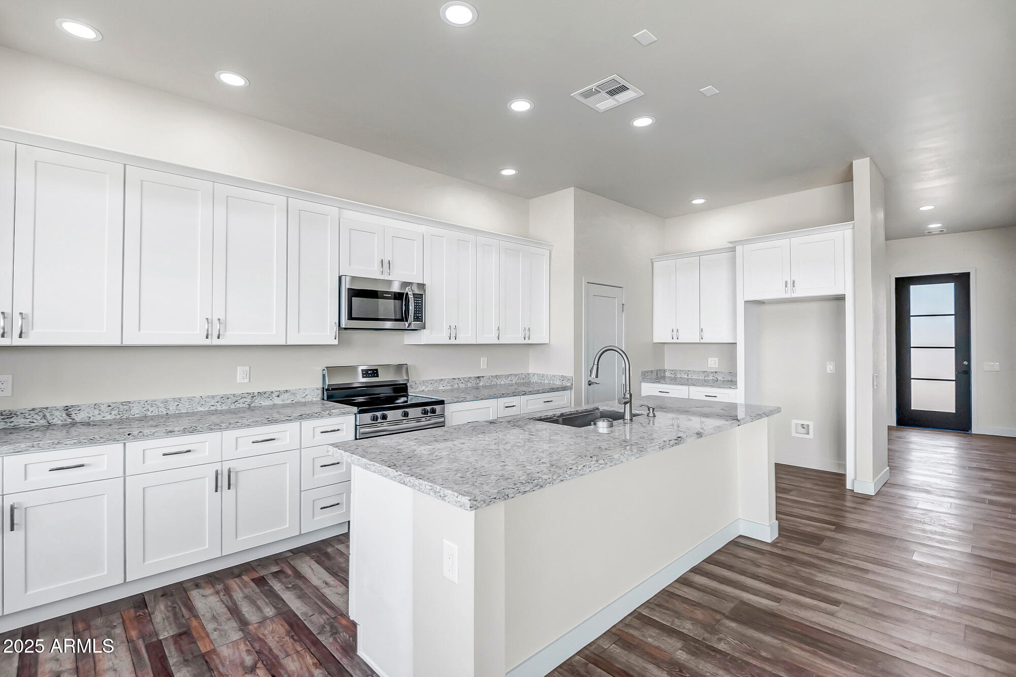 25113 West Lowden Road Wittmann, AZ 85361 - Photo 11 of 37 Kitchen