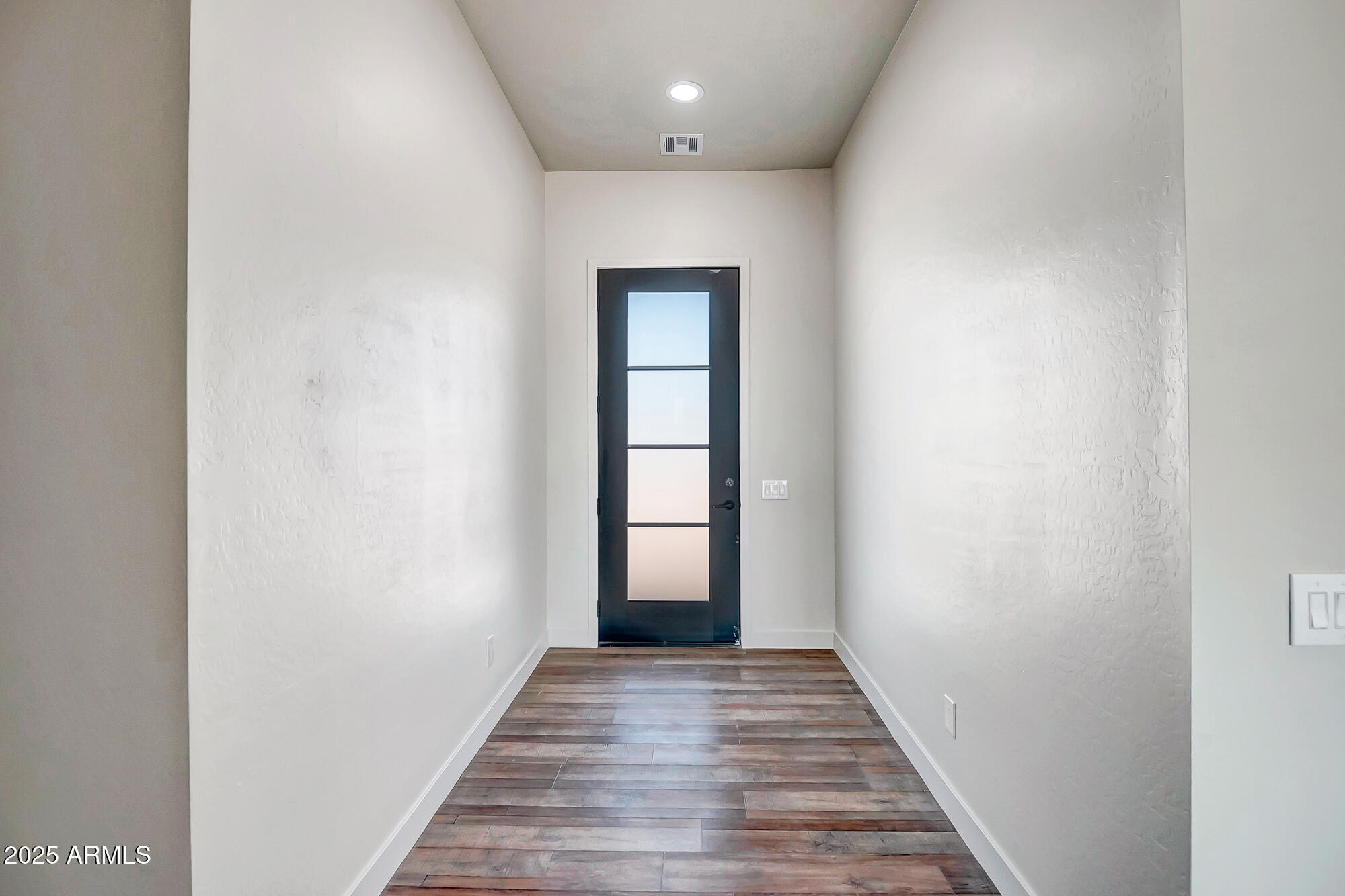 25113 West Lowden Road Wittmann, AZ 85361 - Photo 3 of 37 Entry