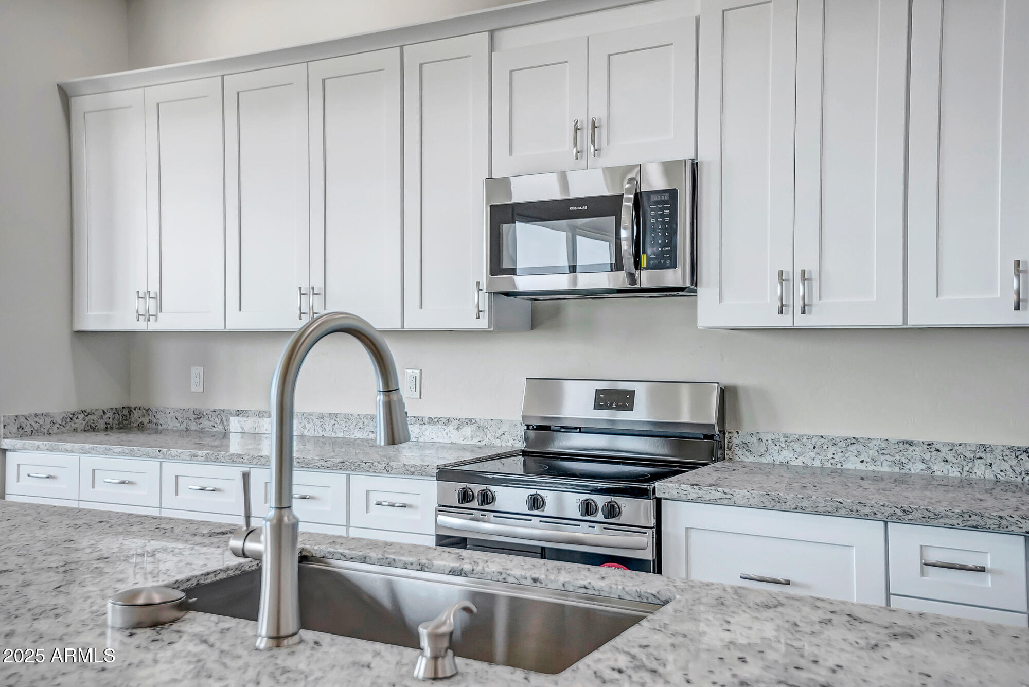 25113 West Lowden Road Wittmann, AZ 85361 - Photo 6 of 37 Kitchen