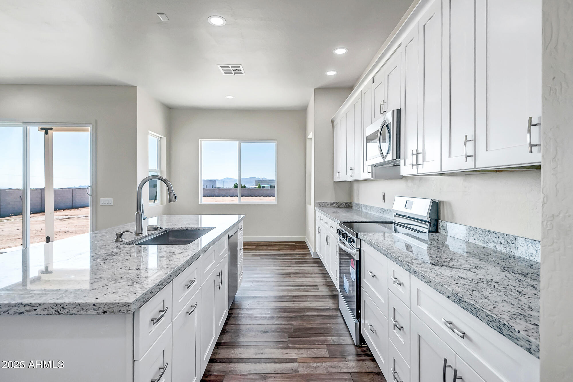25113 West Lowden Road Wittmann, AZ 85361 - Photo 8 of 37 Kitchen