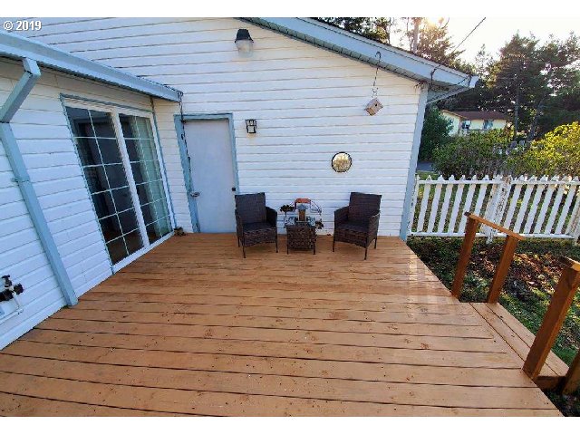 2091 16th Street Florence, OR 97439 - Photo 2 of 15 Gallery Image 2