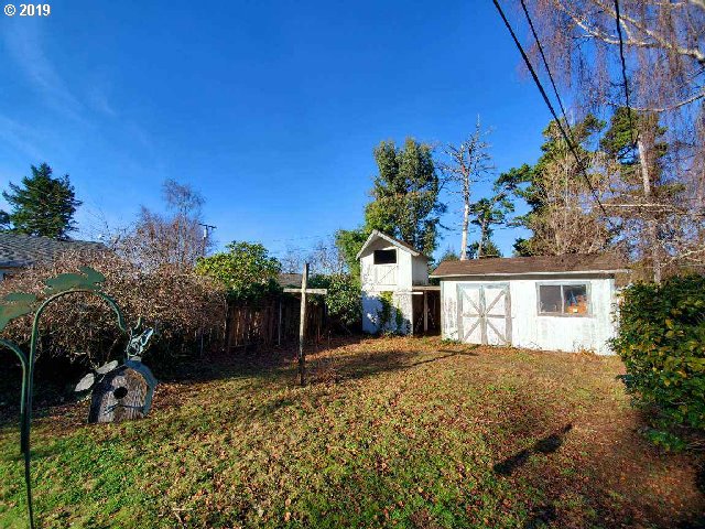 2091 16th Street Florence, OR 97439 - Photo 4 of 15 Gallery Image 4