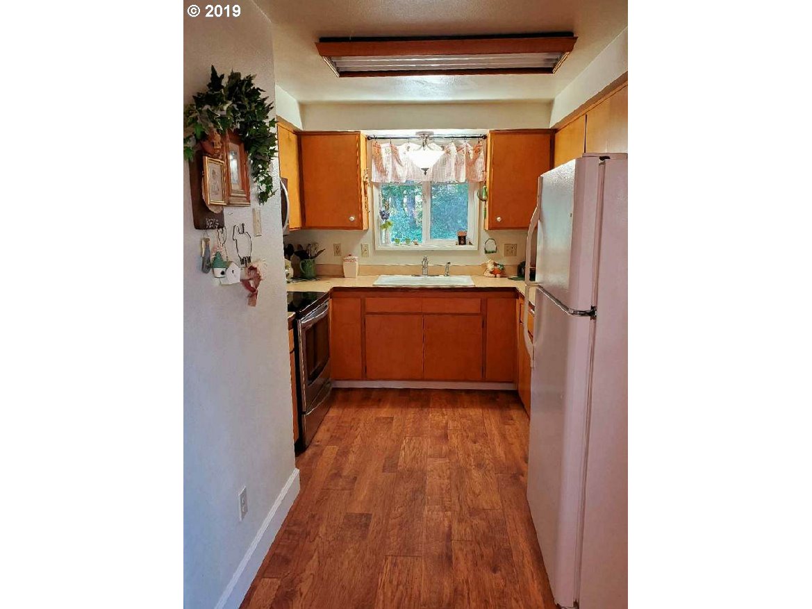 2091 16th Street Florence, OR 97439 - Photo 9 of 15 Gallery Image 9