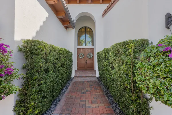 a view of a livingroom with furniture and windows