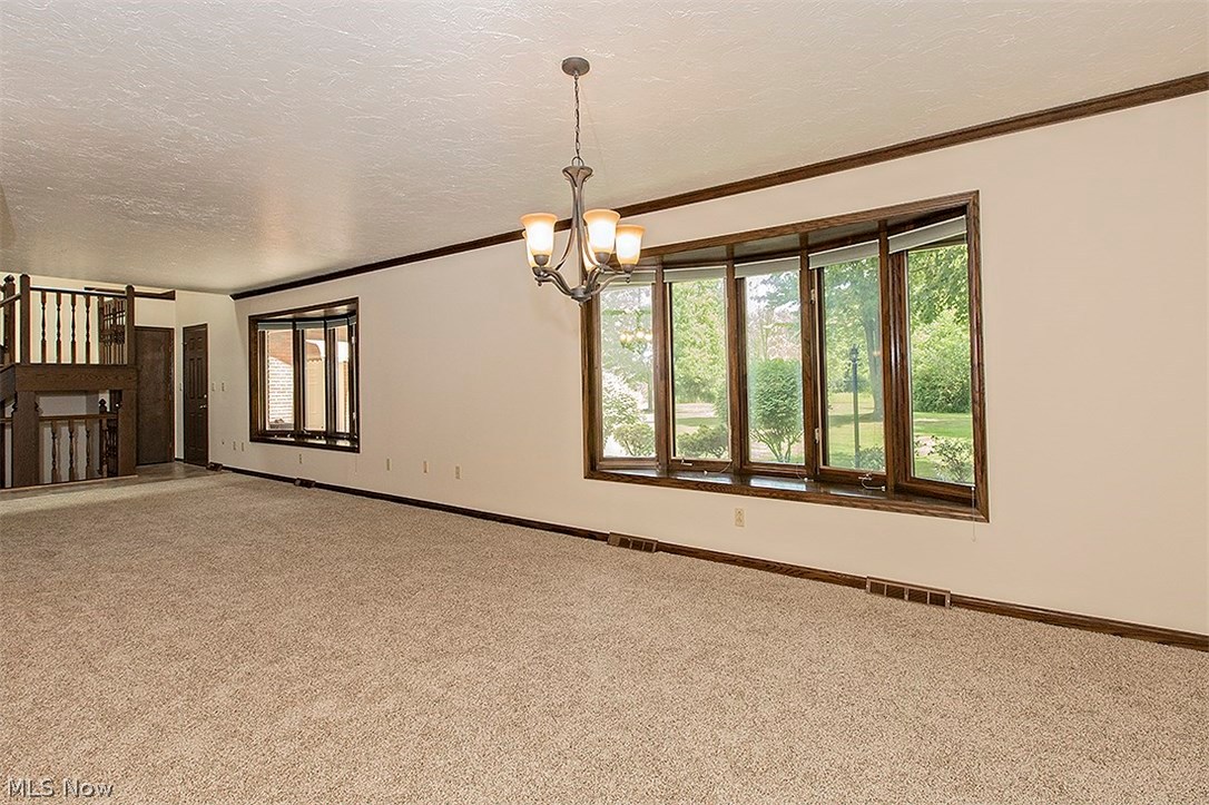 6515 Liberty Road Solon, OH 44139 - Photo 13 of 34 Great room