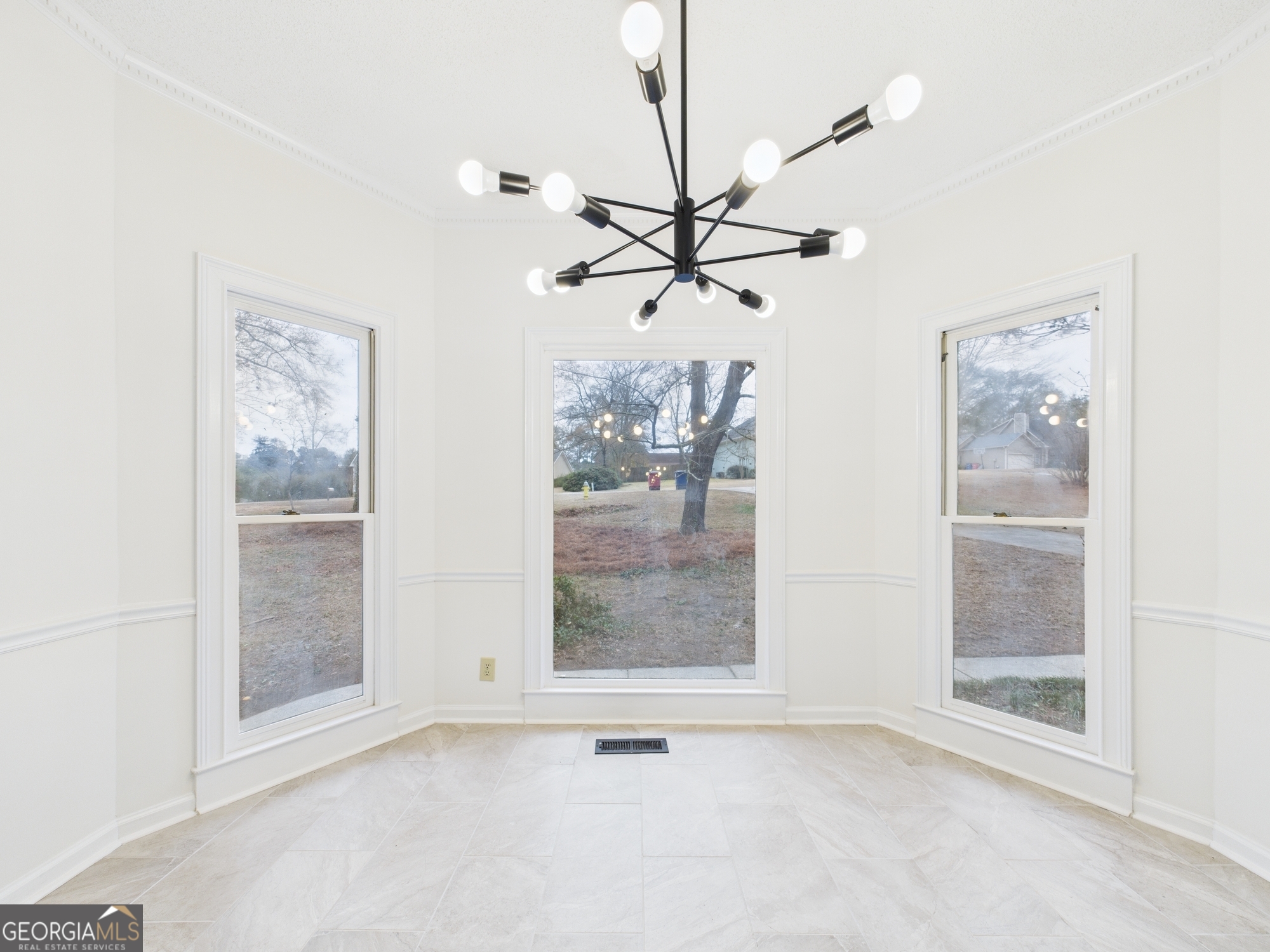 607 Chastain Place Macon, GA 31210 - Photo 21 of 63 a view of an empty room with a fan