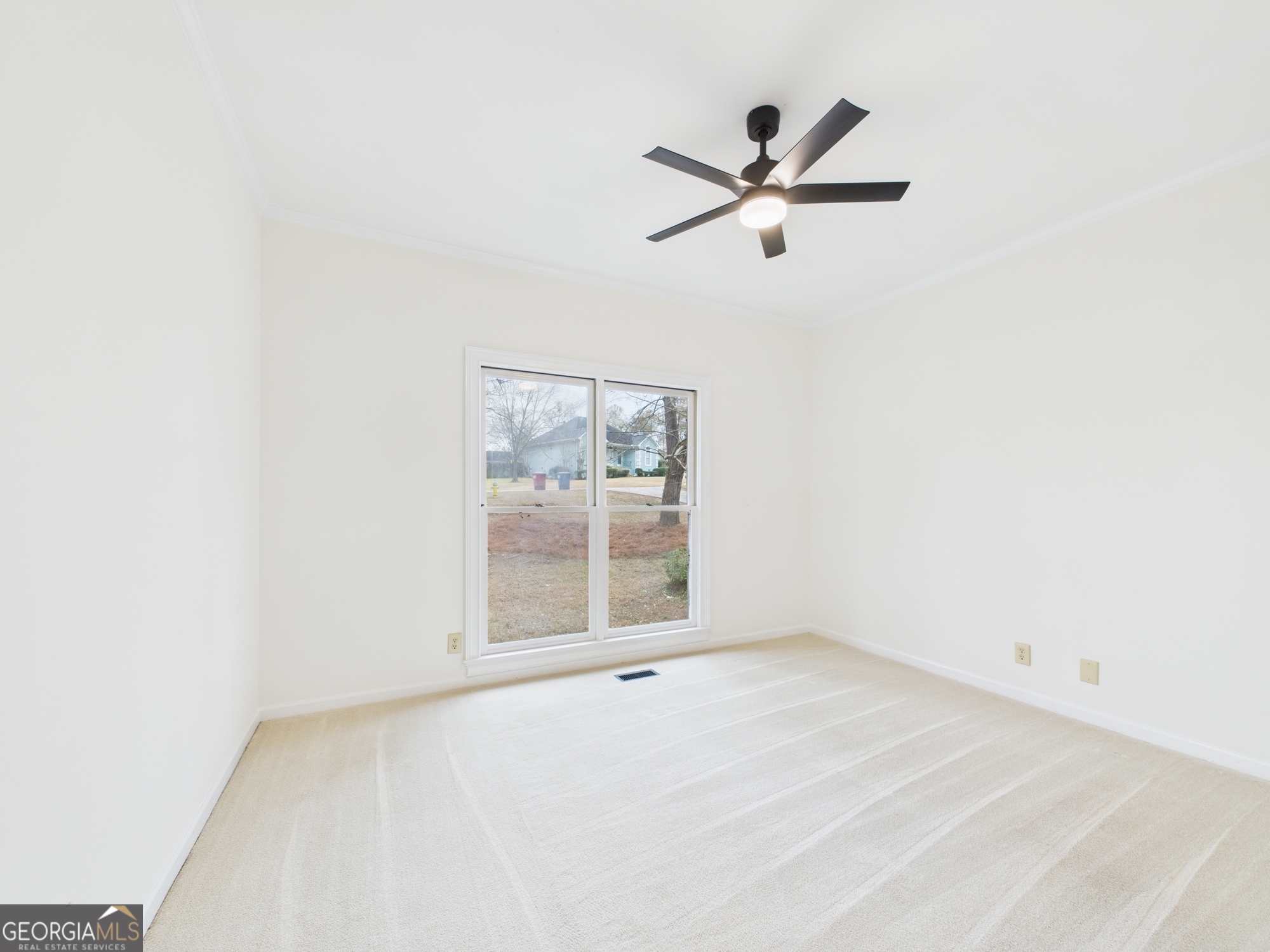 607 Chastain Place Macon, GA 31210 - Photo 32 of 63 an empty room with window and ceiling fan