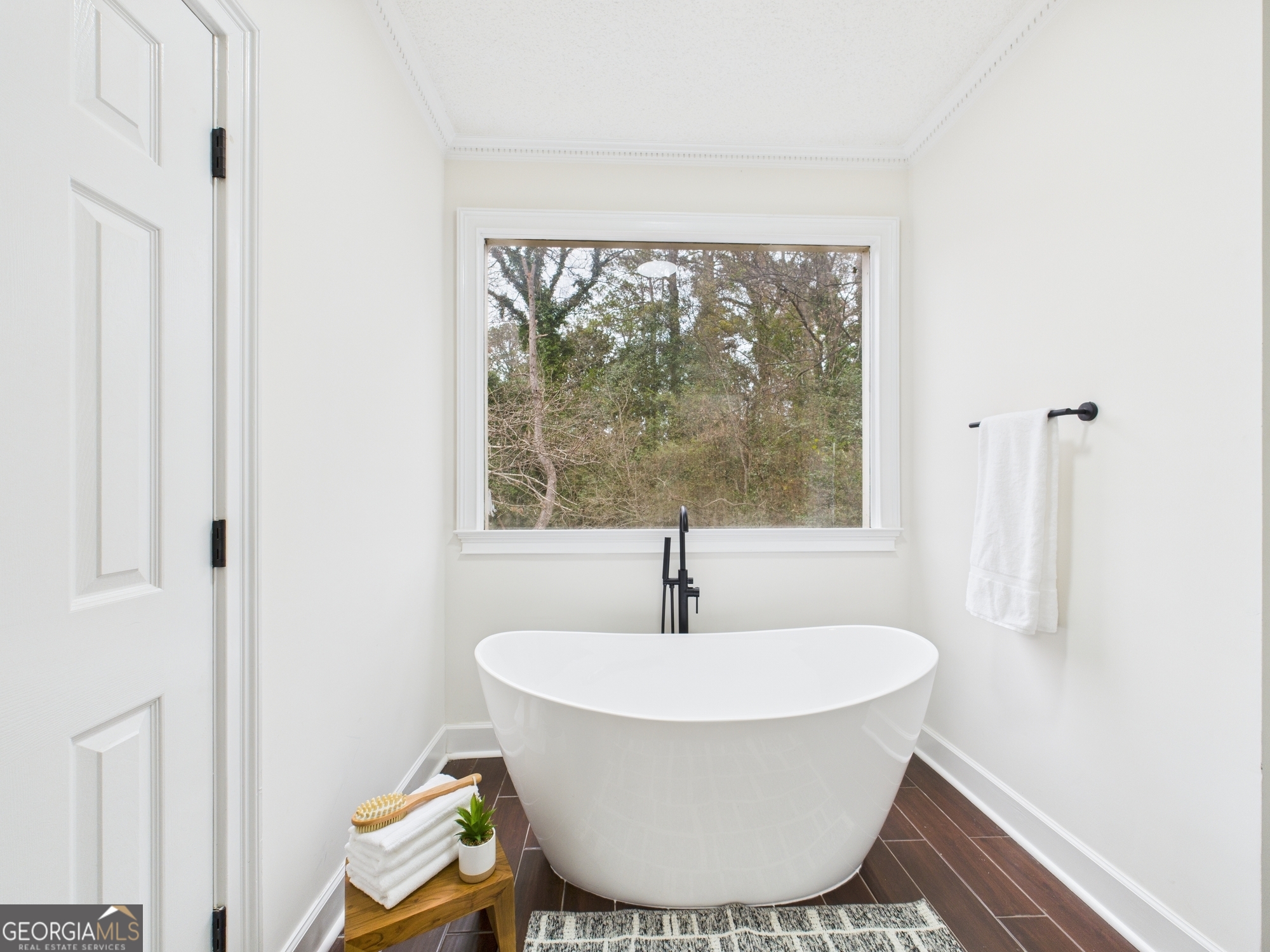 607 Chastain Place Macon, GA 31210 - Photo 43 of 63 a white bath tub sitting next to a window