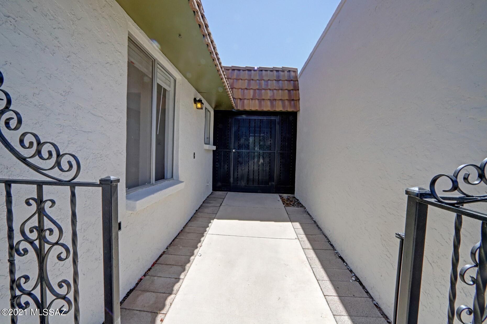 660 East River Road, Unit I Tucson, AZ 85704 - Photo 4 of 37