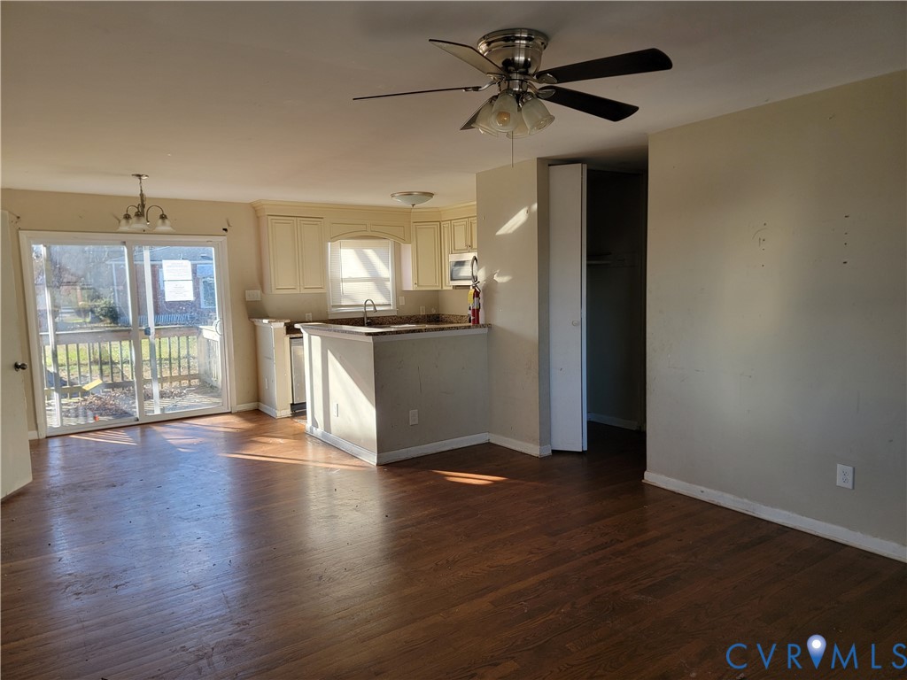 1027 Barry Court Hampton, VA 23666 - Photo 7 of 11