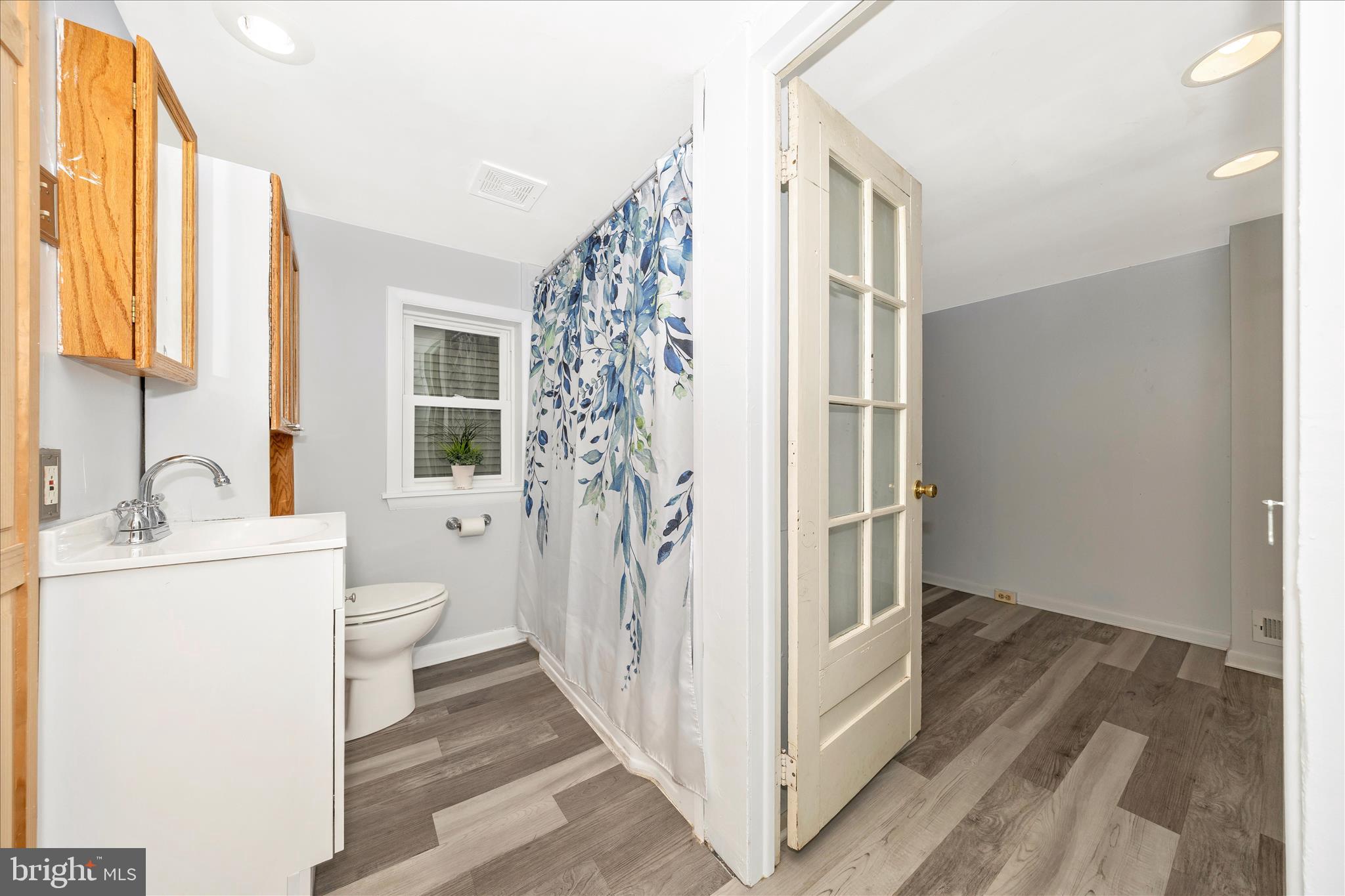 515 East Church Street Frederick, MD 21701 - Photo 22 of 56 Full bathroom