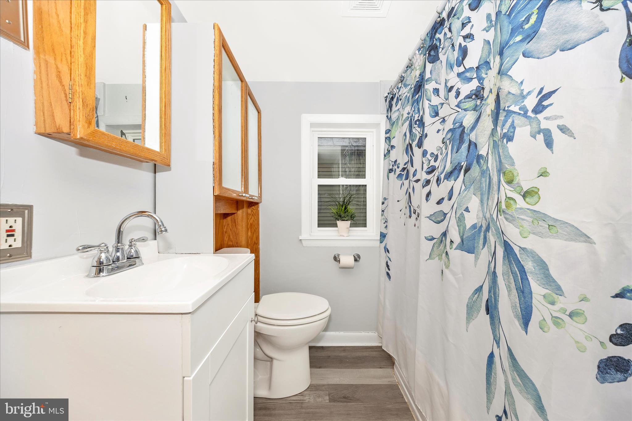 515 East Church Street Frederick, MD 21701 - Photo 23 of 56 Full bath has tub/shower combo