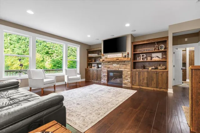 $1,174,999 | 5327 128th Avenue, Fennville, MI 49408