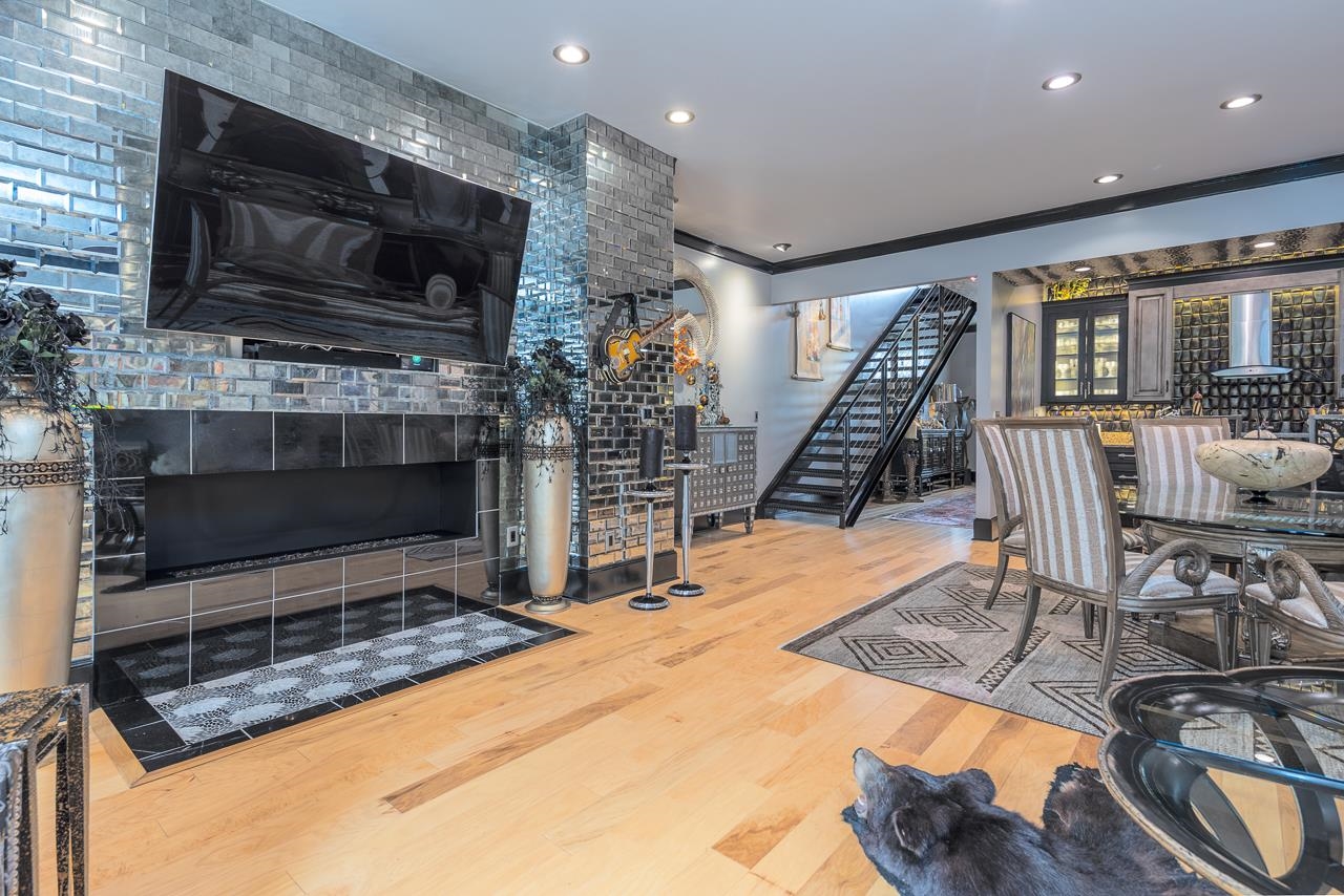 573 South Front Street Memphis, TN 38103 - Photo 16 of 40 a living room with wooden floor and a fireplace