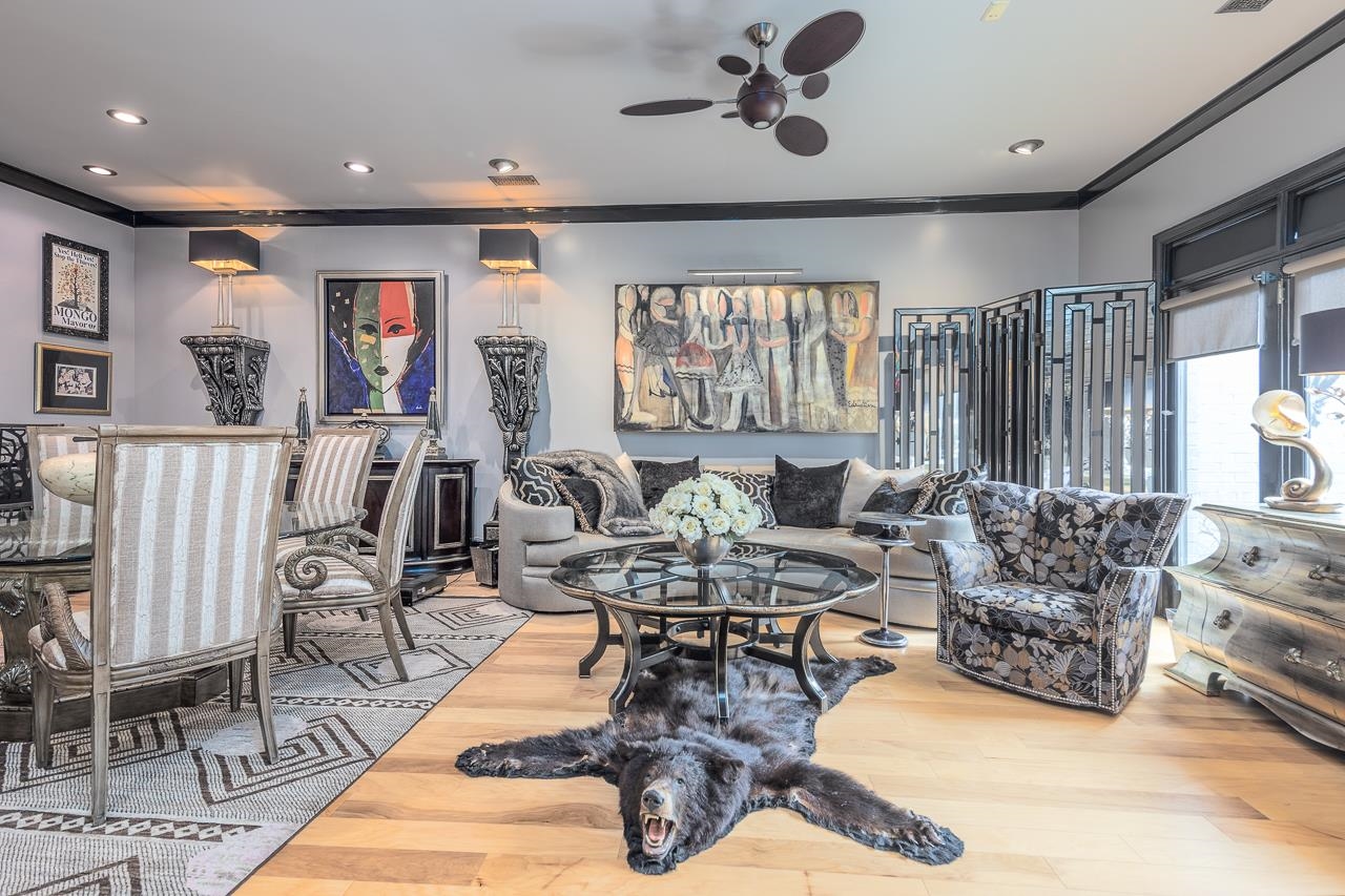573 South Front Street Memphis, TN 38103 - Photo 18 of 40 a living room with furniture kitchen view and a large window