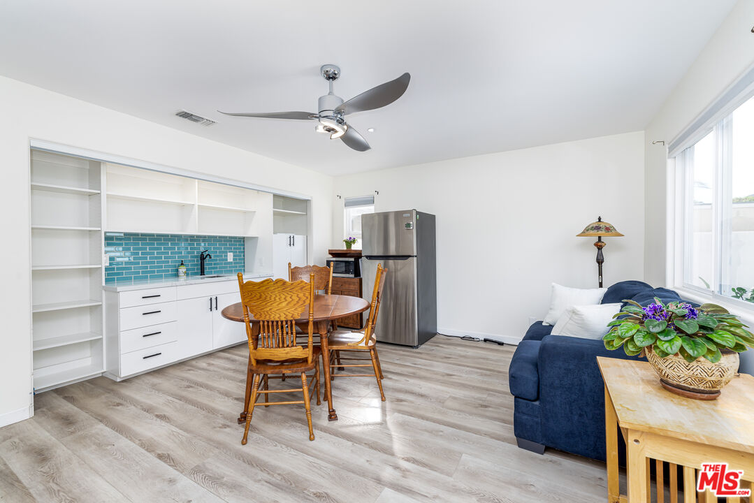 5101 Breakwater Way Oxnard, CA 93035 - Photo 24 of 39 a living room with furniture and a potted plant