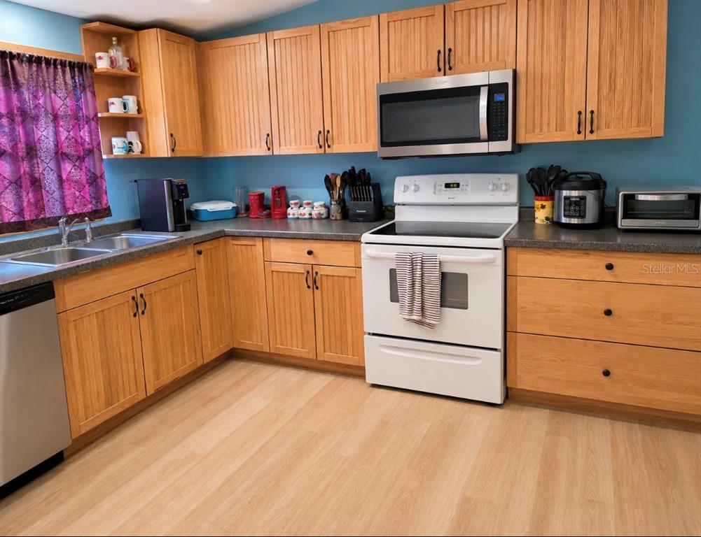 26106 Fishermans Road Paisley, FL 32767 - Photo 2 of 6