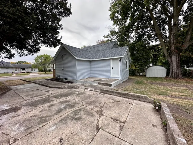 $117,000 | 704 West 7th Street, Sterling, IL 61081