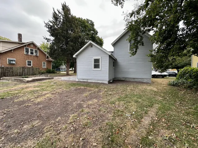 $117,000 | 704 West 7th Street, Sterling, IL 61081