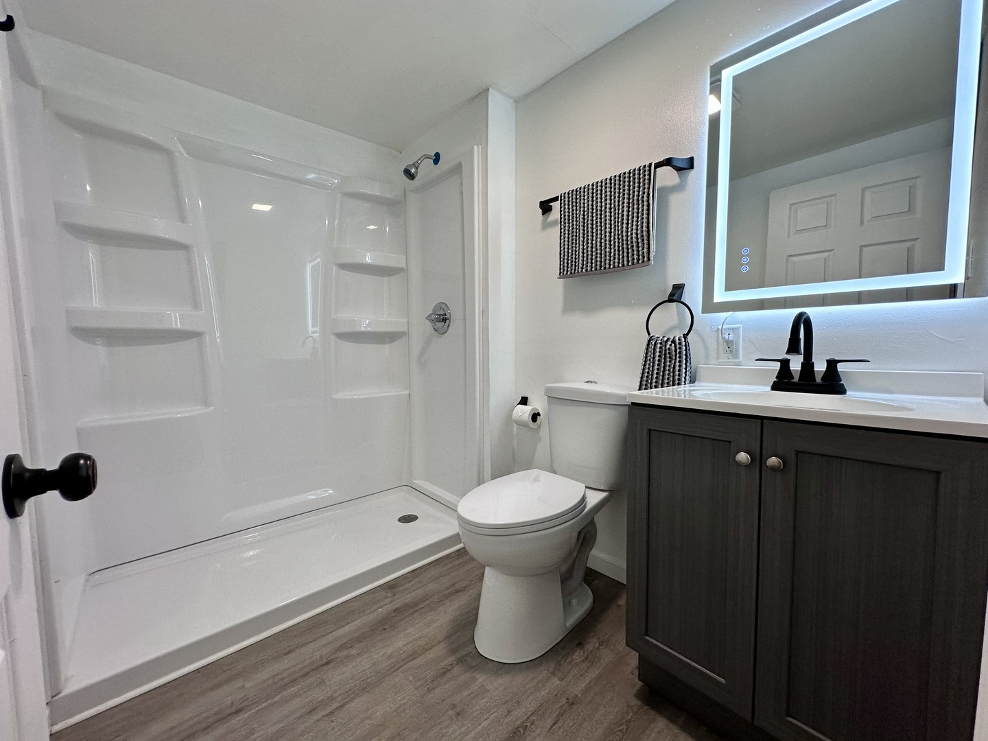 704 West 7th Street Sterling, IL 61081 - Photo 7 of 16 a bathroom with a toilet sink and mirror