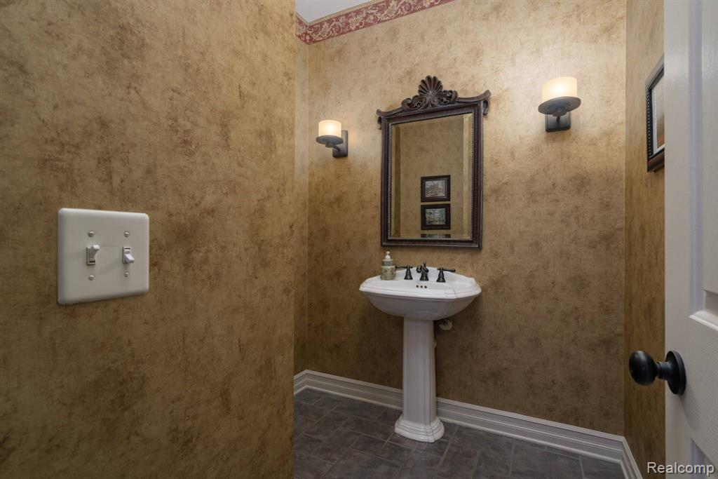 1870 Blue Grass Drive Rochester Hills, MI 48306 - Photo 18 of 58