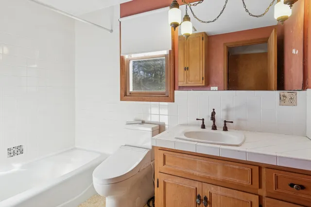 $350,000 | 210 South Gladstone Avenue, Aurora, IL 60506