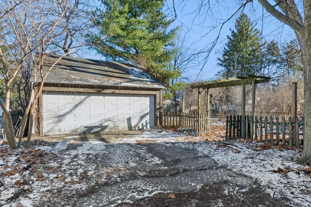 $350,000 | 210 South Gladstone Avenue, Aurora, IL 60506