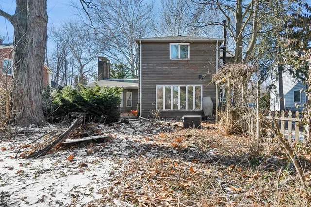 $350,000 | 210 South Gladstone Avenue, Aurora, IL 60506