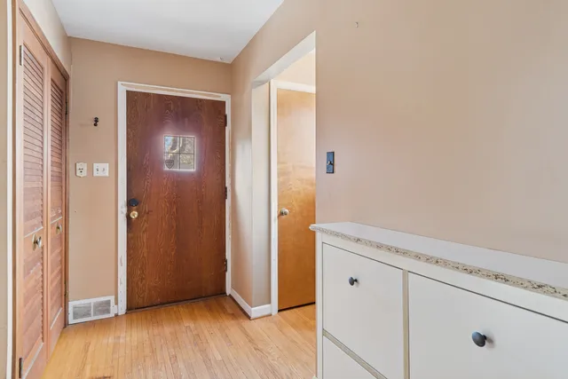 $350,000 | 210 South Gladstone Avenue, Aurora, IL 60506