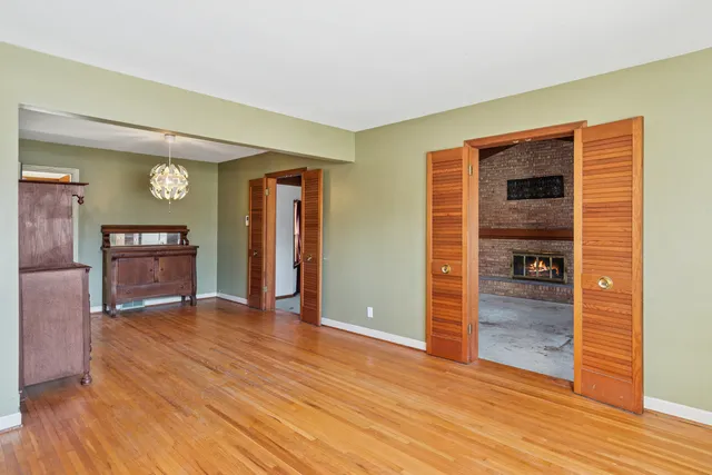 $350,000 | 210 South Gladstone Avenue, Aurora, IL 60506