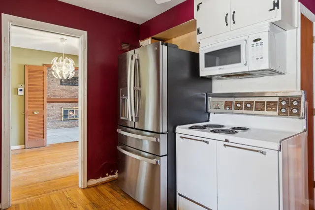 $350,000 | 210 South Gladstone Avenue, Aurora, IL 60506