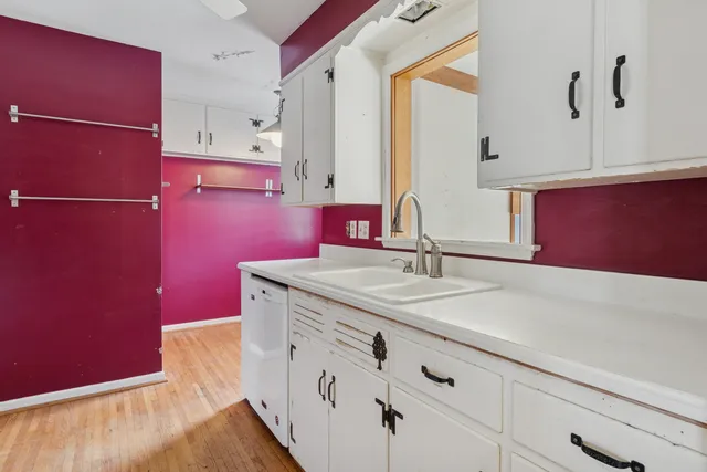 $350,000 | 210 South Gladstone Avenue, Aurora, IL 60506