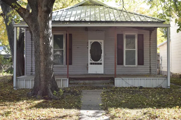 $59,900 | 317 South G Street, Wellington, KS 67152