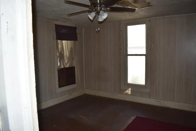 $59,900 | 317 South G Street, Wellington, KS 67152