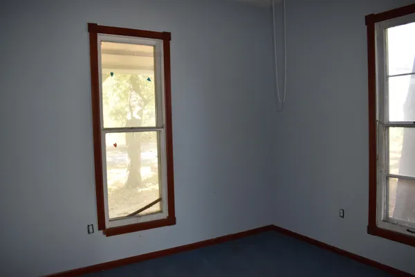 $59,900 | 317 South G Street, Wellington, KS 67152