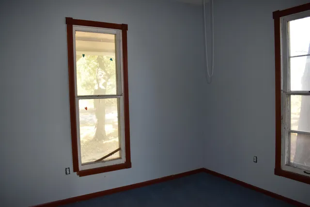 $59,900 | 317 South G Street, Wellington, KS 67152