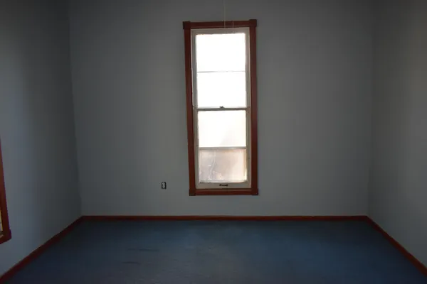 $59,900 | 317 South G Street, Wellington, KS 67152