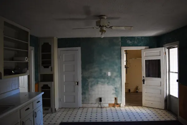 $59,900 | 317 South G Street, Wellington, KS 67152