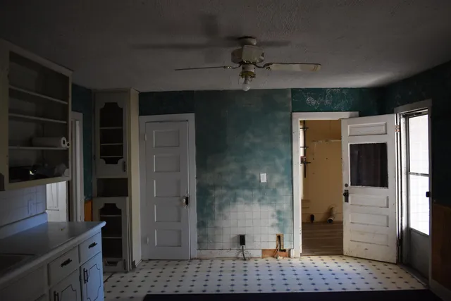 $59,900 | 317 South G Street, Wellington, KS 67152