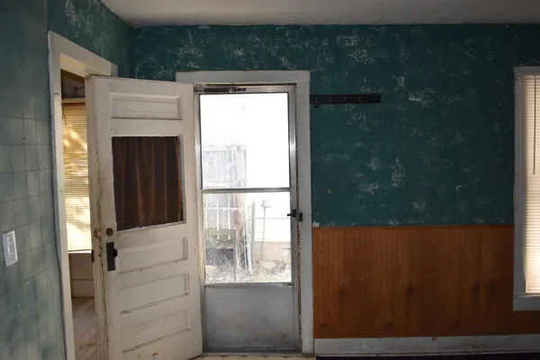 $59,900 | 317 South G Street, Wellington, KS 67152