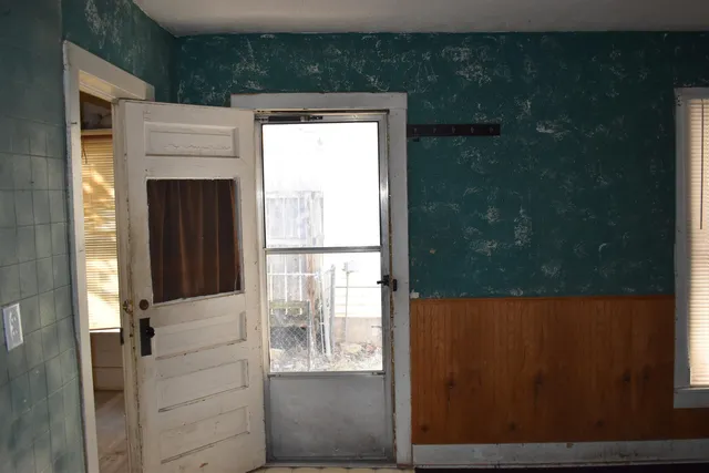 $59,900 | 317 South G Street, Wellington, KS 67152