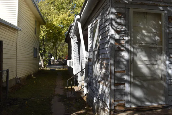 $59,900 | 317 South G Street, Wellington, KS 67152