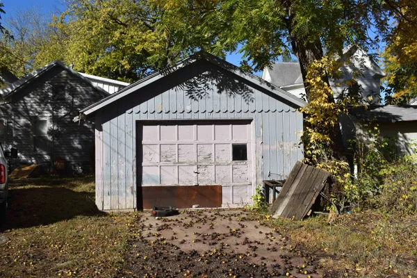 $59,900 | 317 South G Street, Wellington, KS 67152