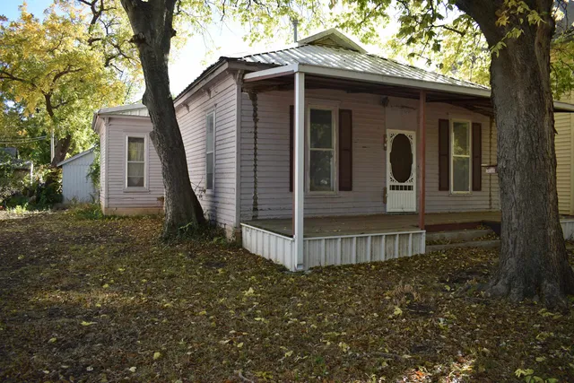 $59,900 | 317 South G Street, Wellington, KS 67152